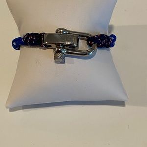 Men’s rope bracelet with nautical toggle catch